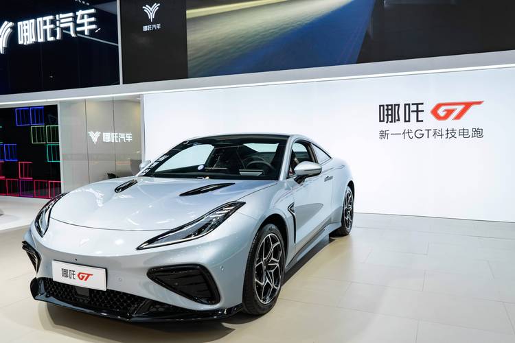 东莞83哪吒汽车在智能汽车领域的表现，领途汽车在新能源汽车市场中的影响力